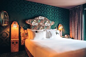 Pensão Amor Madam’s Lodge