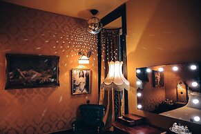 Pensão Amor Madam’s Lodge