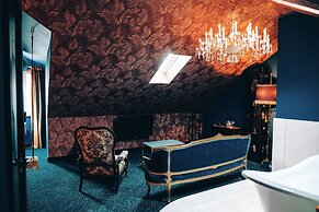 Pensão Amor Madam’s Lodge