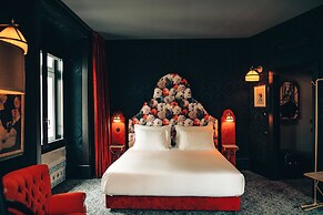 Pensão Amor Madam’s Lodge