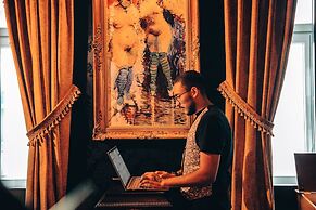 Pensão Amor Madam’s Lodge