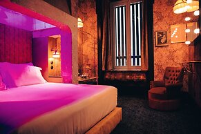 Pensão Amor Madam’s Lodge