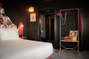 Pensão Amor Madam’s Lodge