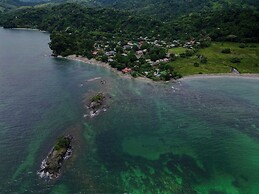Las Rocas Village Ecohotel