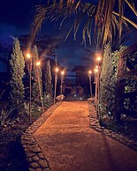 Las Rocas Village Ecohotel