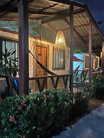 Las Rocas Village Ecohotel