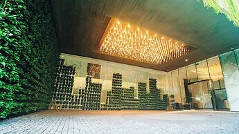 Serenity Luxury Private Pool Villas - Free One Way Airport Shuttle