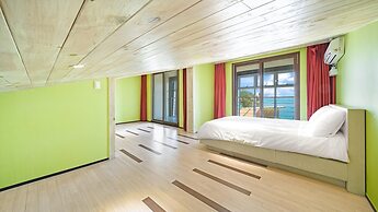 Geojedo Pilos Ocean View Pension