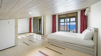 Geojedo Pilos Ocean View Pension