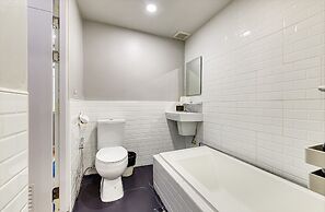 Bangkok Watergate Townhouse