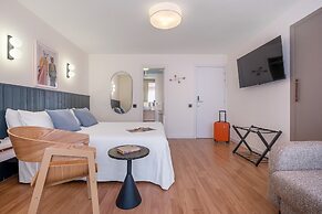 Granada Suites by Olala Homes