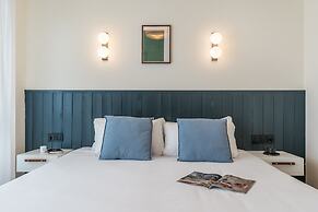 Granada Suites by Olala Homes