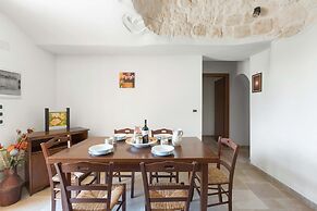 3279 Trullo Due Coni by Barbarhouse