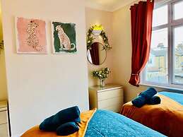 Big 3bed 2bath House Tropical Oasis Pet Friendly!