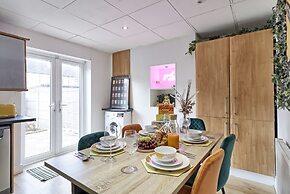 Big 3bed 2bath House Tropical Oasis Pet Friendly!