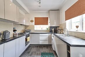 Captivating 2bed House in Southend Pet Friendly!