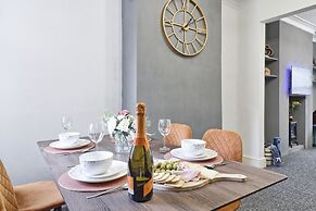 Captivating 2bed House in Southend Pet Friendly!