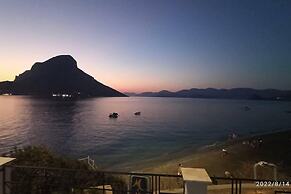 Beachside Retreat - Sleeps 4, Terrace & Views