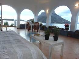 Aegean Villa Immaculate Apartment in Kalymnoss