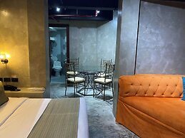 Aqua Frontier Hotel and Restaurant