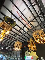 Aqua Frontier Hotel and Restaurant