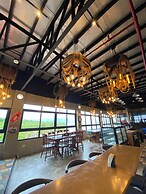 Aqua Frontier Hotel and Restaurant