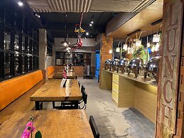 Aqua Frontier Hotel and Restaurant