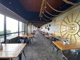 Aqua Frontier Hotel and Restaurant