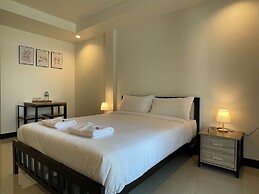 Ivory House Sriracha