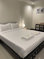 Ivory House Sriracha