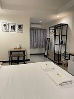 Ivory House Sriracha