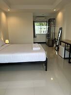 Ivory House Sriracha