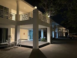 Ivory House Sriracha