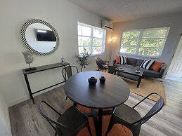 Building next to CocoWalk & Brickell