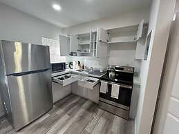 Building next to CocoWalk & Brickell