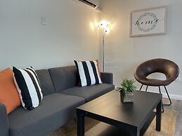 Building next to CocoWalk & Brickell