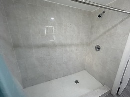 Building next to CocoWalk & Brickell