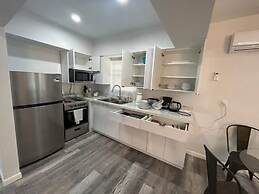 Building next to CocoWalk & Brickell