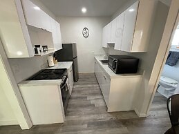 Building next to CocoWalk & Brickell