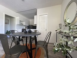 Building next to CocoWalk & Brickell