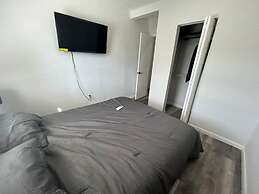 Building next to CocoWalk & Brickell