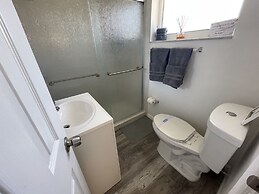 Building next to CocoWalk & Brickell