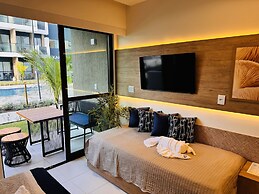 Mana & Makia Slin Muro Alto