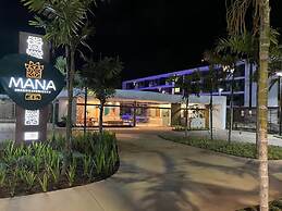 Mana & Makia Slin Muro Alto