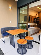 Mana & Makia Slin Muro Alto