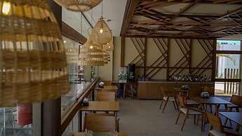 Mana & Makia Slin Muro Alto