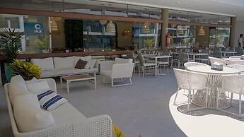 Mana & Makia Slin Muro Alto