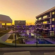 Mana & Makia Slin Muro Alto