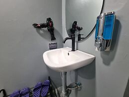 MET A Space Pod Phrom Phong