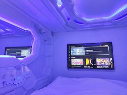 MET A Space Pod Phrom Phong